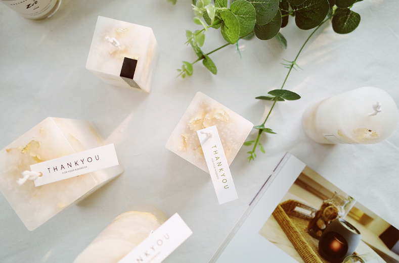 Silver Foil Flakes – Metallic DIY Decor for Candles & Resin