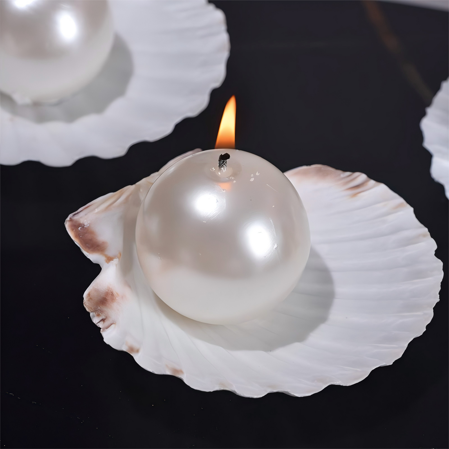 Pearl Candle with Shell Holder – Elegant Coastal-Inspired Décor